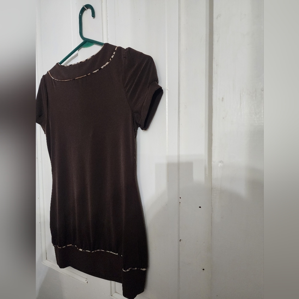 👸👕🐆 Maurices Deep Vneck Cap sleeved top in size Small - Picture 5 of 8